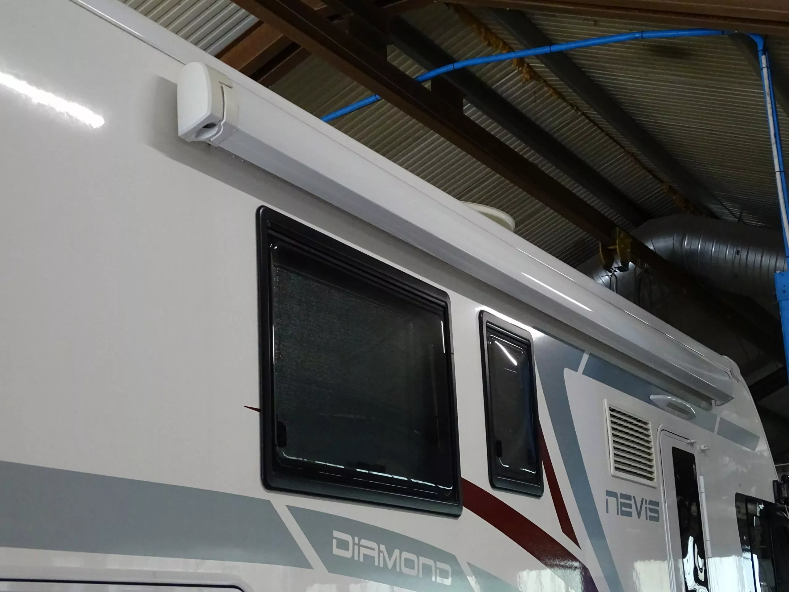 pose de store sur camping car vehicule de loisir